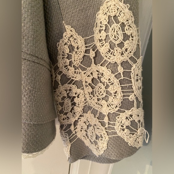 Stunning Designer Cropped Blazer with Embroidery by Robert Rodriguez - Picture 3 of 6